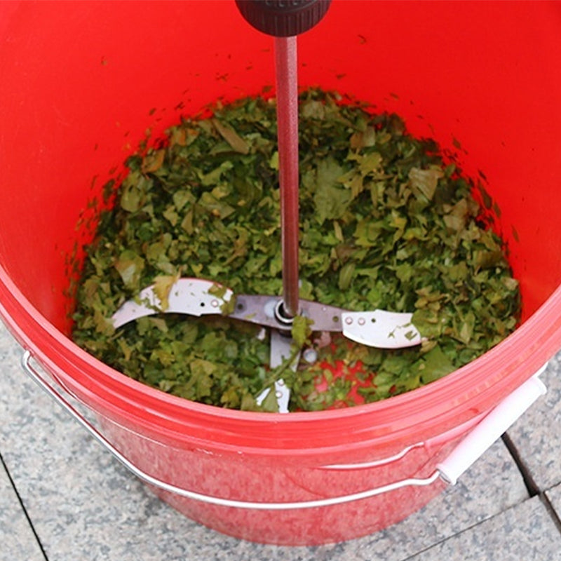 Zöldségaprítóvá átalakított elektromos fúró, elektromos fúró-fűnyíró, speciálisan vastagított pengetartó talp