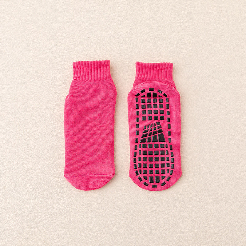 🧦【Kup 3, a 3 dostaniesz gratis】Antypoślizgowe skarpetki podłogowe, pogrubione i ciepłe, idealne na jesień i zimę, zaprojektowane specjalnie do trampolin, dla dorosłych, do jogi w pomieszczeniach i na place zabaw dla dzieci.