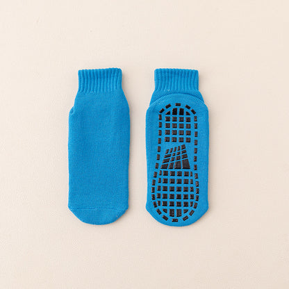 🧦【Kup 3, a 3 dostaniesz gratis】Antypoślizgowe skarpetki podłogowe, pogrubione i ciepłe, idealne na jesień i zimę, zaprojektowane specjalnie do trampolin, dla dorosłych, do jogi w pomieszczeniach i na place zabaw dla dzieci.