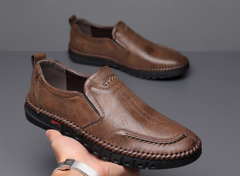 👞【39-44-es méret】2025 Férfi bőrcipő, egyszerű és praktikus, puha talpú, csúszásmentes és lélegző
