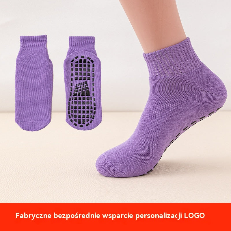 🧦【Kup 3, a 3 dostaniesz gratis】Antypoślizgowe skarpetki podłogowe, pogrubione i ciepłe, idealne na jesień i zimę, zaprojektowane specjalnie do trampolin, dla dorosłych, do jogi w pomieszczeniach i na place zabaw dla dzieci.